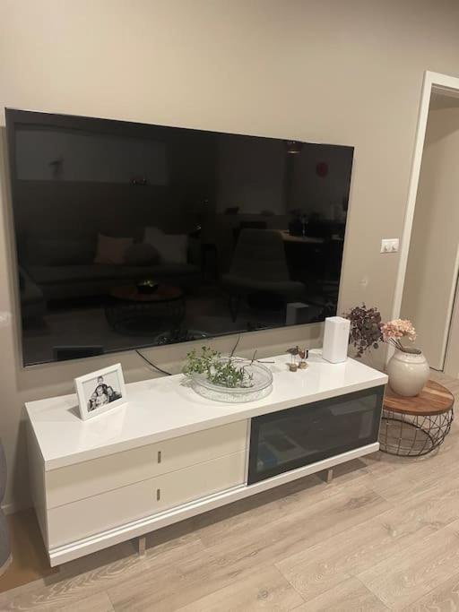 Beautiful Apartment Near Airport Njarthvik Εξωτερικό φωτογραφία